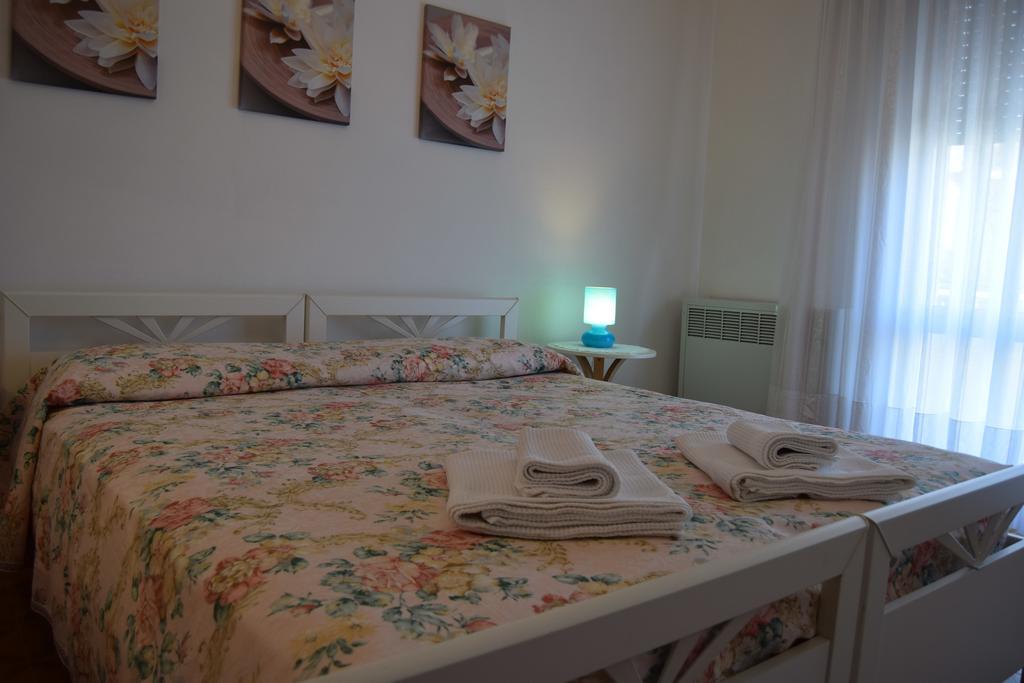 Casa Vacanza E Per Lavoro Elena E Carla Spinea Exteriör bild