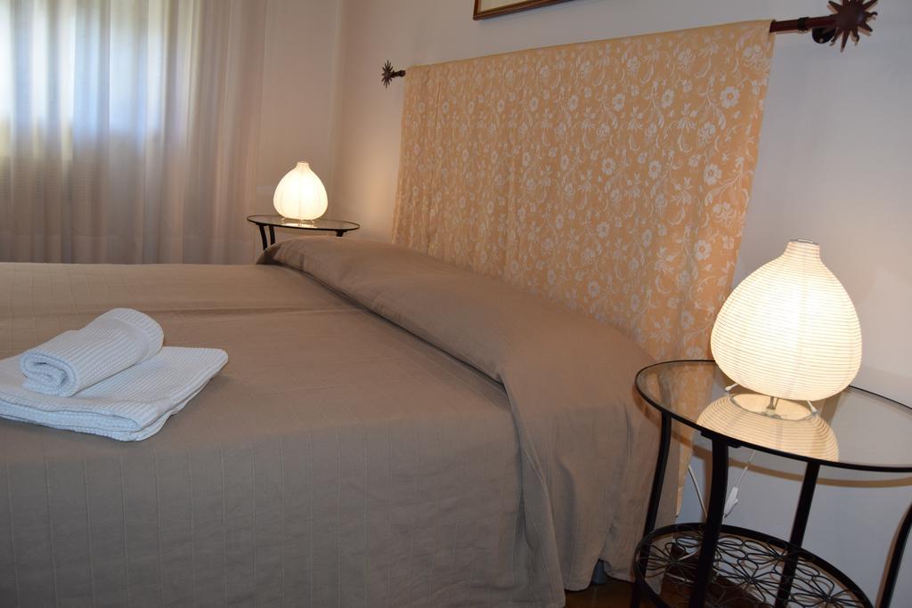 Casa Vacanza E Per Lavoro Elena E Carla Spinea Exteriör bild