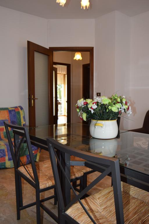 Casa Vacanza E Per Lavoro Elena E Carla Spinea Exteriör bild