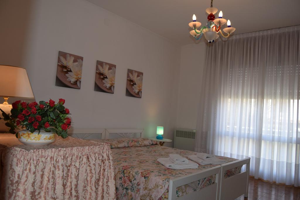 Casa Vacanza E Per Lavoro Elena E Carla Spinea Exteriör bild
