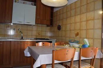 Casa Vacanza E Per Lavoro Elena E Carla Spinea Exteriör bild